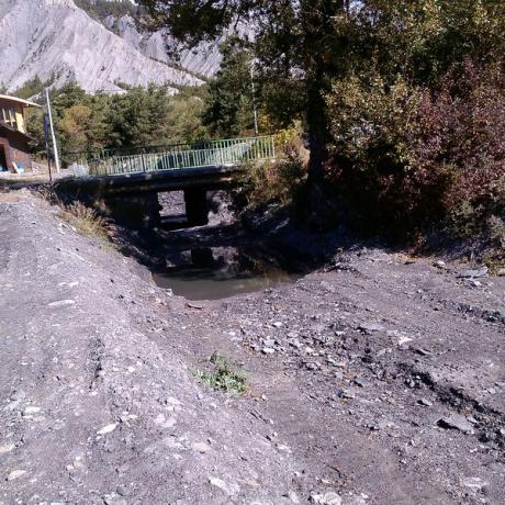 Curage du lit des torrents.