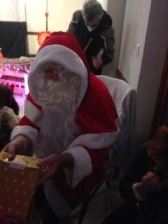 le 11 décembre, un spectacle organisé par FauconFête a réjoui petits et grands